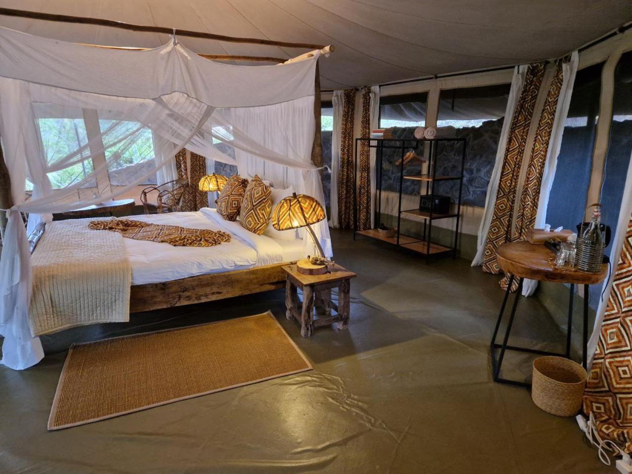 Dolly Farm & River Camp, Luxury Tents Usa River エクステリア 写真