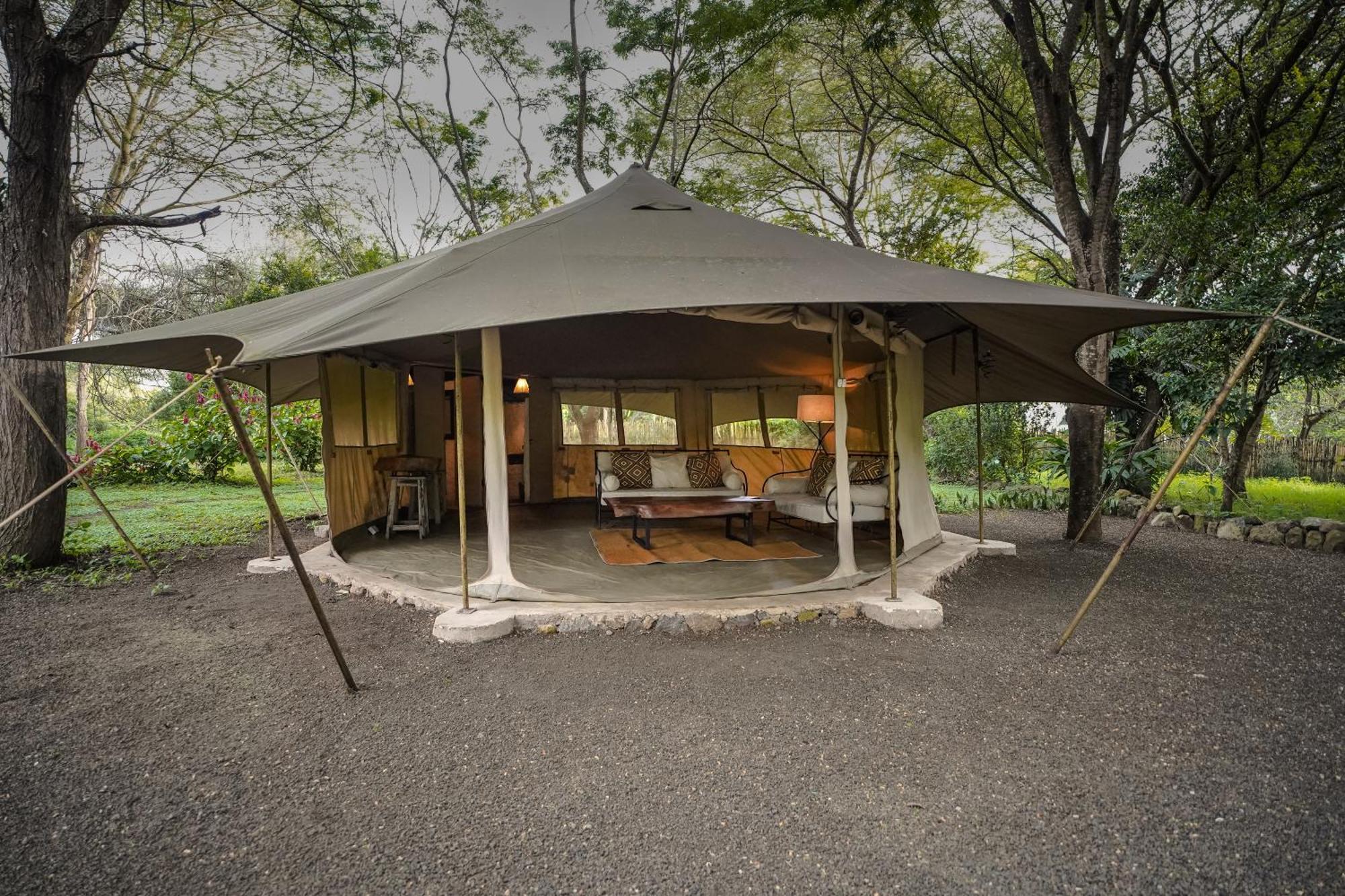 Dolly Farm & River Camp, Luxury Tents Usa River エクステリア 写真